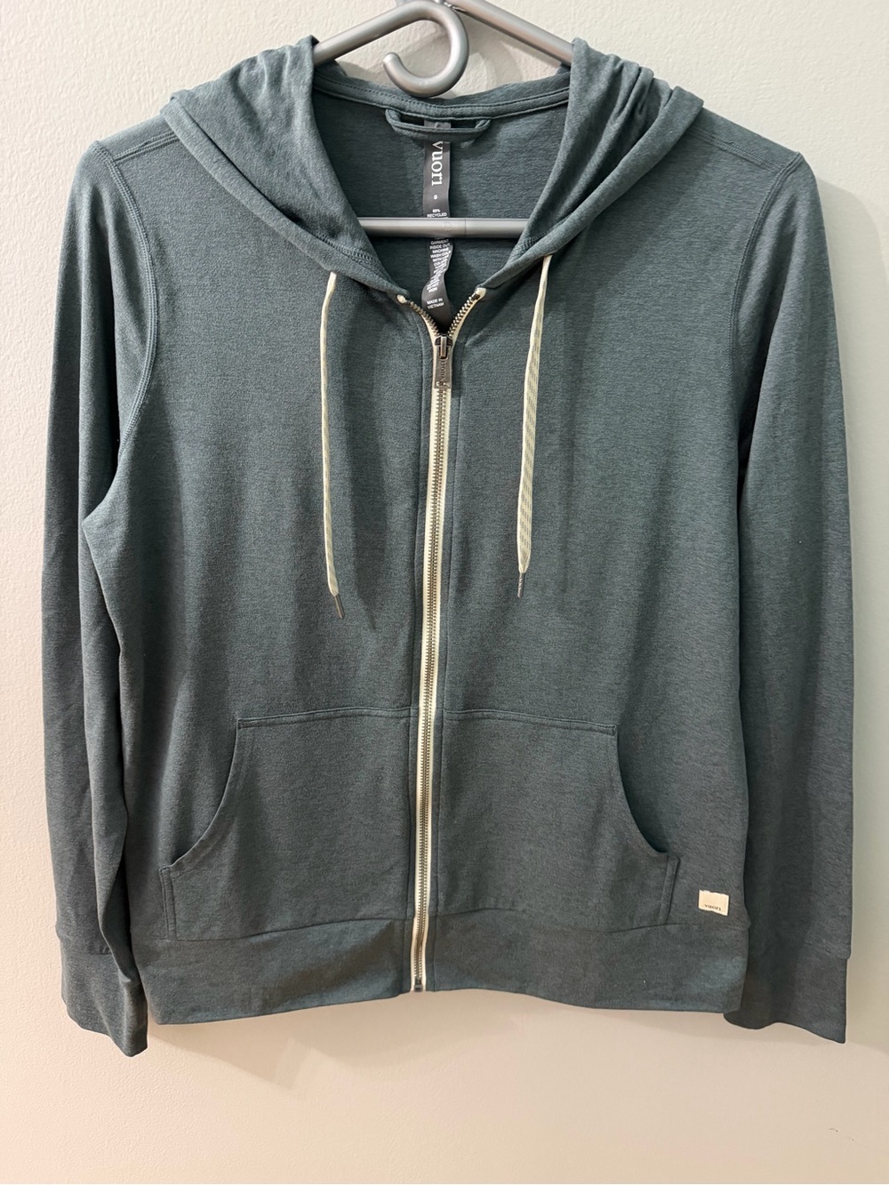 Vuori Halo Performance Hoodie Lake Heather Small S - VW268 - Back to school fit!